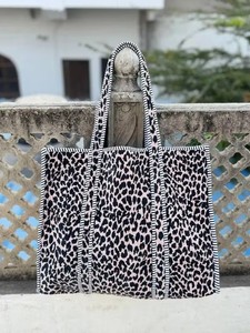 Sac à bandoulière matelassé en velours imprimé pour femme, sac à main de créateur tendance au look luxueux - Product Image 3