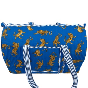 Sac de voyage tactique en coton Kantha écologique à imprimé tigre bleu - Durable, grande capacité, luxe, sport, week-end, design décontracté - Product Image 4