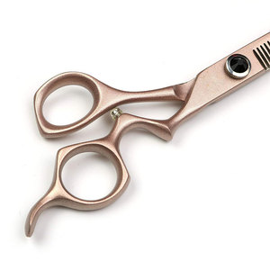 Ciseaux de barbier japonais de qualité supérieure, faits à la main, pour la coupe des cheveux, en acier inoxydable 440C, qualité supérieure, avec crochet fixe. - Product Image 5