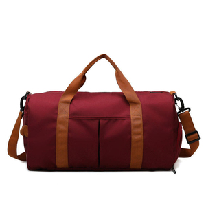 Sac de voyage bordeaux décontracté pour la gym et les week-ends - Product Image 1
