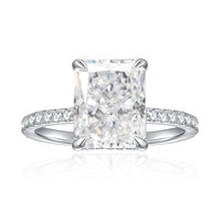 Bague en moissanite élégante très demandée pour femmes, aspect diamant, idéale pour les fiançailles et les soirées, disponible à la vente.