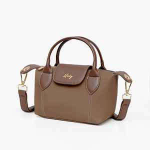 Sac à bandoulière carré portable en cuir synthétique imperméable de qualité supérieure pour femme, collection Printemps-Été 2025 - Product Image 1
