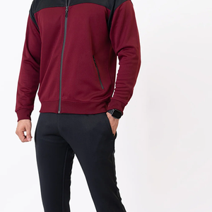 Ensemble de survêtement décontracté imprimé pour homme Urban Core, confortable et respirant, personnalisable en gros, avec logo frontal, coupe classique - Product Image 5