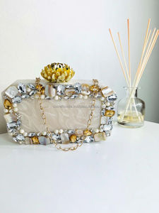 Vente en gros de pochettes en résine tendance pour femmes Accessoire de mode de haute qualité à des prix compétitifs de l'Inde - Product Image 5