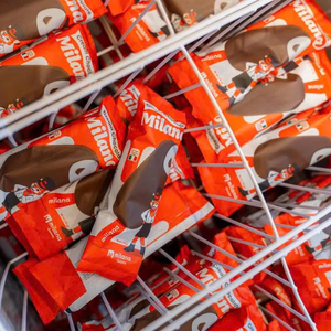 Barra de Helado de Chocolate Crujiente Personalizada OEM, Gelato de Leche, Postre Congelado Rico Recubierto de Chocolate, Suministro de Marca Privada - Product Image 1