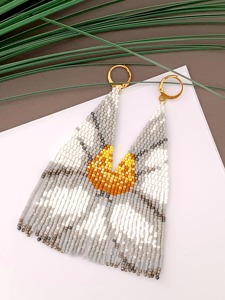 Pendientes de cuentas hechos a mano, diseño de borlas en gris, blanco y amarillo, gancho de metal, joyería exquisita - Product Image 5