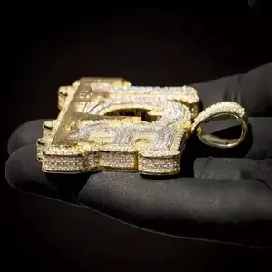 Colgante Personalizado Iced Out de Moissanita con Diseño de Letra Estilo Diamante Hip Hop, Amuleto de Lujo Brillante, Joyería de Declaración Personalizada para Hombres y Mujeres - Product Image 4
