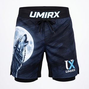 กางเกงชกมวยโพลีเอสเตอร์พิมพ์ลายสำหรับผู้ชาย แบบ 2 in 1 กางเกง MMA มีซับในรัดรูปพร้อมกระเป๋า ลายพิมพ์หมาป่าพระจันทร์สีกรมท่า รับสกรีนโลโก้ - Product Image 1