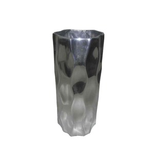 Vase élégant en aluminium avec texture artistique pour l'affichage d'arrangements floraux décoratifs - Product Image 6