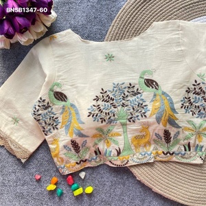 Hermosa blusa de algodón Khadi con bordado de motivos tradicionales, acolchada, con botones frontales y mangas hasta el codo, colección de moda femenina. - Product Image 1