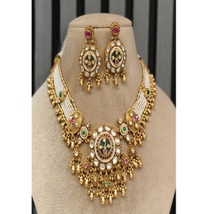 Ensemble collier et boucles d'oreilles en moissanite plaqué or de qualité supérieure, exquis et raffiné, pour collection de mariage. - Product Image 2
