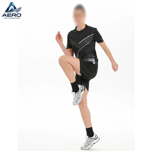 Ensemble de sport respirant : haut léger à manches courtes et short à séchage rapide, t-shirt de compression et short - Product Image 2