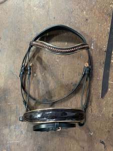 บังเหียนม้าหนังแท้ประดับเพชร OEM & ODM สีขาว พร้อมสายรัดจมูกและสายคาดศีรษะแบบนุ่มสีดำ - Product Image 2