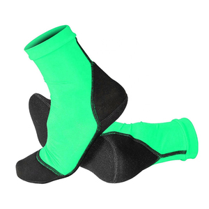 Chaussettes de sport aquatiques unisexes en néoprène, style tendance, haute performance, avec points antidérapants en silicone de 3 mm - Product Image 6