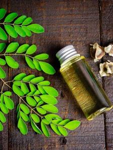 Aceite de Moringa Premium para Cabello, Piel y Cuerpo, Ligero, No Pegajoso, para Cuidado Diario, Promueve la Suavidad y el Brillo, Exportación a Granel - Product Image 1