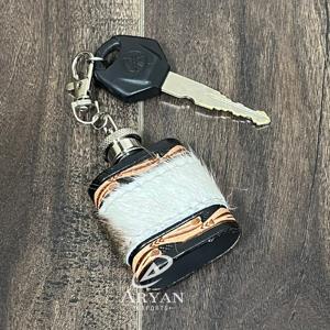 Mini flacon à liqueur artisanal en cuir repoussé avec poils, porte-clés, nouvelle bouteille de poche en acier inoxydable pour cadeaux promotionnels d'entreprise - Product Image 1