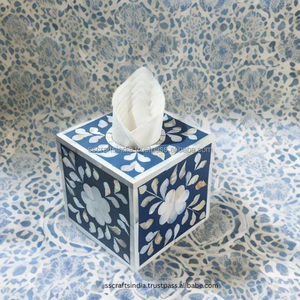 Porte-mouchoirs en nacre fait à la main motif floral boîte décorative pour les intérieurs de maison modernes et classiques - Product Image 2