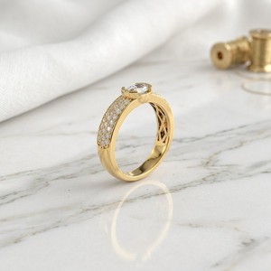 แหวนเพชรทรงรี 1.00 กะรัต ผลิตในห้องปฏิบัติการ ประดับเพชรแบบปาเว่ ทอง 18k สำหรับแหวนแต่งงานสุดหรูที่ได้รับการรับรอง - Product Image 3