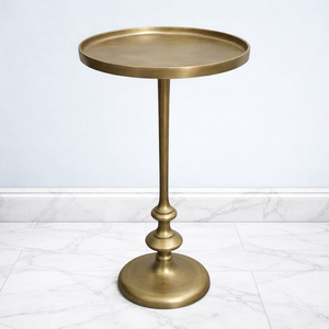 โต๊ะบาร์อะลูมิเนียมหล่อขึ้นรูปทรงทันสมัย หน้าโต๊ะทรงกลมขนาดใหญ่ ผิวสัมผัสเรียบเนียนแบบซาติน ฐานตั้งทรงกระบอกแข็งแรง ประหยัดพื้นที่ สวยงามมีสไตล์ เหมาะสำหรับตกแต่งห้องนั่งเล่น - Product Image 1