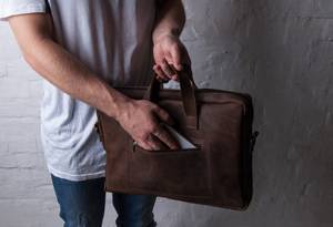 Bolsos para Portátil de Cuero Sintético al por Mayor con Logotipo Personalizado, Bolsos de Hombro de Cuero PU para Portátiles, Diseño Único y Moderno, Bolsos para Portátiles de Cuero OEM - Product Image 4