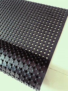 Tapete de Goma Negro en Rollo, el Más Vendido, Duradero, Impermeable y Flexible, para Garaje, Taller, Almacén - Product Image 3