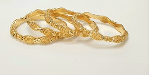 Juego de 4 Brazaletes de Alta Gama Chapados en Oro de 24 Quilates de Dubái para Mujer, Accesorio Popular y Económico de 2 GRM, Brazaletes Modernos - Product Image 2