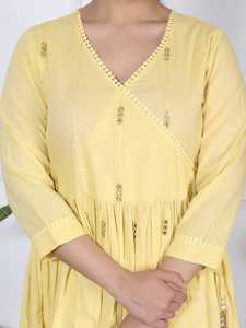 Conjunto de Dos Piezas Bordado en Amarillo para Mujer, Estilo Angrakha, Kurti con Pantalón, Ropa Étnica Festiva, Elegante y de Primera Calidad - Product Image 5