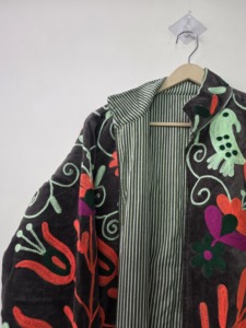 Veste en velours brodée pour femmes avec motif floral et d'oiseaux, style ethnique fait main, vêtement d'extérieur - Product Image 3