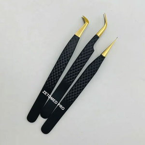 Pince à épiler en acier inoxydable à pointe en fibre pour une préhension parfaite, noire et dorée, pour extensions de cils, avec pointes pointues et volume - Product Image 3
