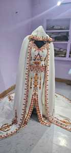 Caftan Badroune blanc avec broderies colorées sur le caftan Badroune, robe de caftan traditionnelle de mariage longue pour femmes@2026 - Product Image 2