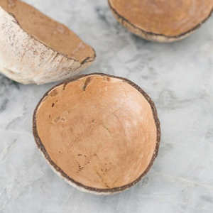 Descuento por Volumen en Cáscaras de Coco Crudas |   Material Industrial Natural de Tamil Nadu |   Marca Seeniz Coco |   Proveedor Mayorista Líder | - Product Image 1