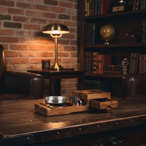 Cenicero de madera rústica para cigarrillos, construcción gruesa y resistente - Product Image 1