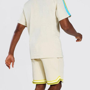 Ensemble décontracté unisexe 100 % coton respirant et léger pour l'été – T-shirt à manches courtes et short à rayures latérales avec cordon de serrage - Product Image 2