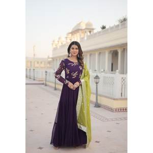 Vestido de noche de diseñador con bordados y multilentejuelas para fiesta - Product Image 2