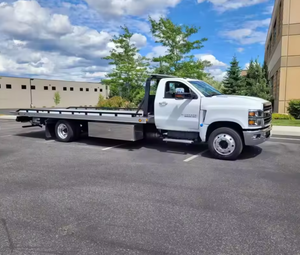 Prêt à l'emploi 2023 pour Chevrolet C6500 Rollback Tow Truck - Châssis de remorquage à plateau relevable Chevrolet, camion d'occasion pour expédition mondiale - Product Image 1