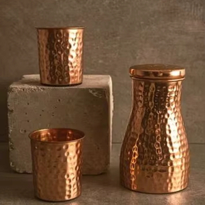 Botella de Agua de Cobre de Diseño, Elegante Vajilla para Cocina, para Hogares Contemporáneos, Mesas de Comedor y Tiendas Minoristas - Product Image 1