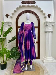 ชุดเดรส Anarkali ดีไซน์หรูหราสำหรับผู้หญิง ผ้าจอร์เจตต์เทียม พิมพ์ลายดิจิทัล พร้อมกางเกงและผ้าคลุมไหล่ - Product Image 5
