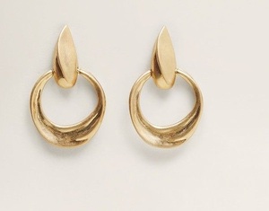 Pendientes de metal tradicionales con elegante artesanía, ideales para bodas indias, celebraciones festivas y culturales. - Product Image 4