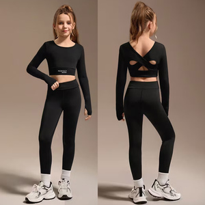 Ensemble de yoga pour filles, haut court et leggings noirs, marque privée, tissu extensible en spandex et polyester, vêtements de sport - Product Image 3