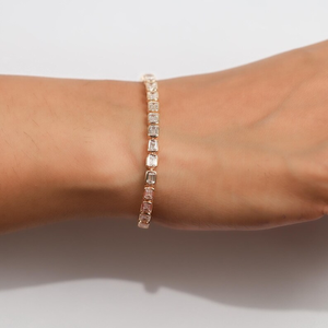 Pulsera de Diamantes con Corte Esmeralda, Pulsera de Diamantes Cultivados en Laboratorio en Oro Sólido de 14K, Pulsera de Boda Minimalista de Oro Sólido para Ella - Product Image 5