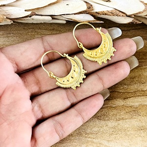Pendientes Boho de Diseño Único, Joyería Tribal de Latón para Mujer, Bañados en Oro de 18k, Colgantes con Cuentas, Aros Étnicos en Forma de Media Luna para Venta al por Mayor/OEM/ODM - Product Image 4