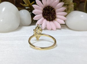 Bague de fiançailles solitaire en moissanite taille marquise 2 carats, plaqué or jaune 14K, sertissage à griffes, luxe chrétien, pour anniversaire et mariage - Product Image 5