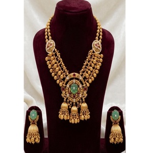 Ensemble collier et boucles d'oreilles en moissanite plaqué or de qualité supérieure, style Rajwadhi, pour collection de mariage. - Product Image 2