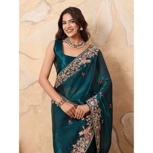 ชุดราตรีงานปาร์ตี้ FABZONEmy Chu พร้อมงานปักเลื่อมและขอบผ้าฉลุลาย - Product Image 3