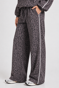 Pantalones deportivos suaves de pierna ancha con estampado de leopardo en grafito para mujer, pantalones deportivos transpirables de moda casual con rayas blancas para mujer - Product Image 4