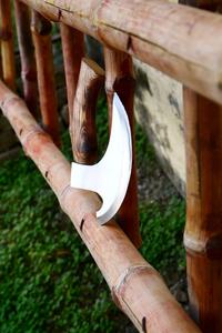 Cortador de pizza artesanal Mezzaluna de acero inoxidable con mango de madera, herramienta profesional para cortar pizza de Pasha Enterprises - Product Image 2