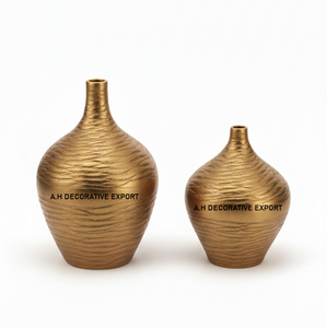 Jarrones de Metal Dorado Antiguo con Diseño Acanalado - Elegantes Jarrones Modernos y Ecológicos para Mesa de Salón y Centro de Mesa para Bodas - Product Image 4