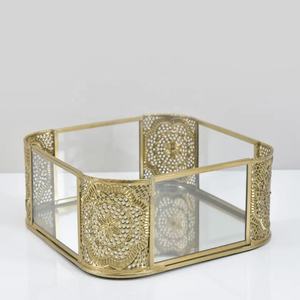 Plateau en métal doré et verre au design traditionnel pour la décoration de table à la maison et lors de mariages (vente en gros) - Product Image 2