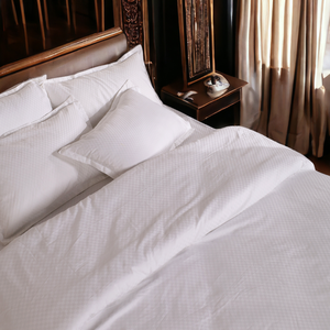 Ensemble de literie blanc élégant avec housses de coussin assorties, style hôtel de luxe, confort pour les espaces de décoration de chambre à coucher modernes - Product Image 6