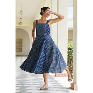 Vestido midi sin mangas con estampado azul para mujer, vestido informal de verano de algodón con cuello cuadrado - Product Image 1